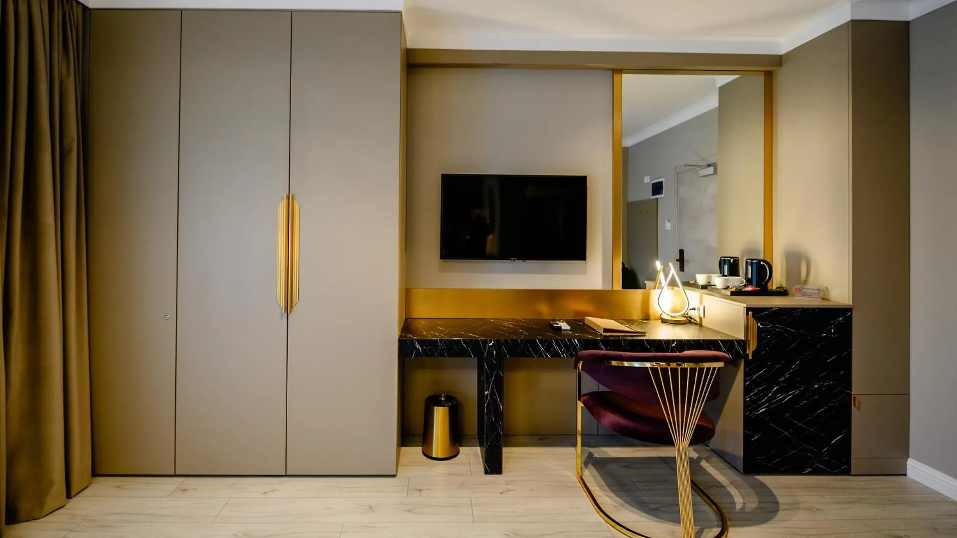 Elitte Inn & Suites Roşu