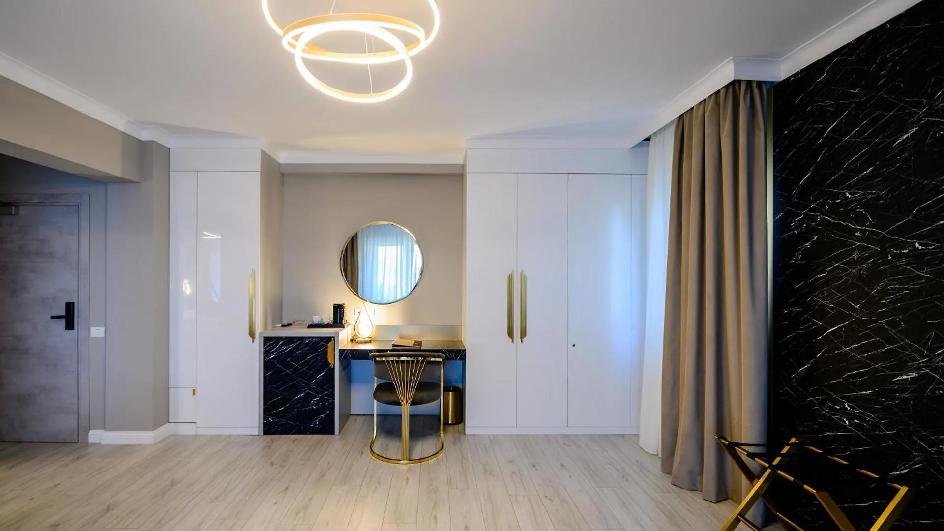 Elitte Inn & Suites Roşu
