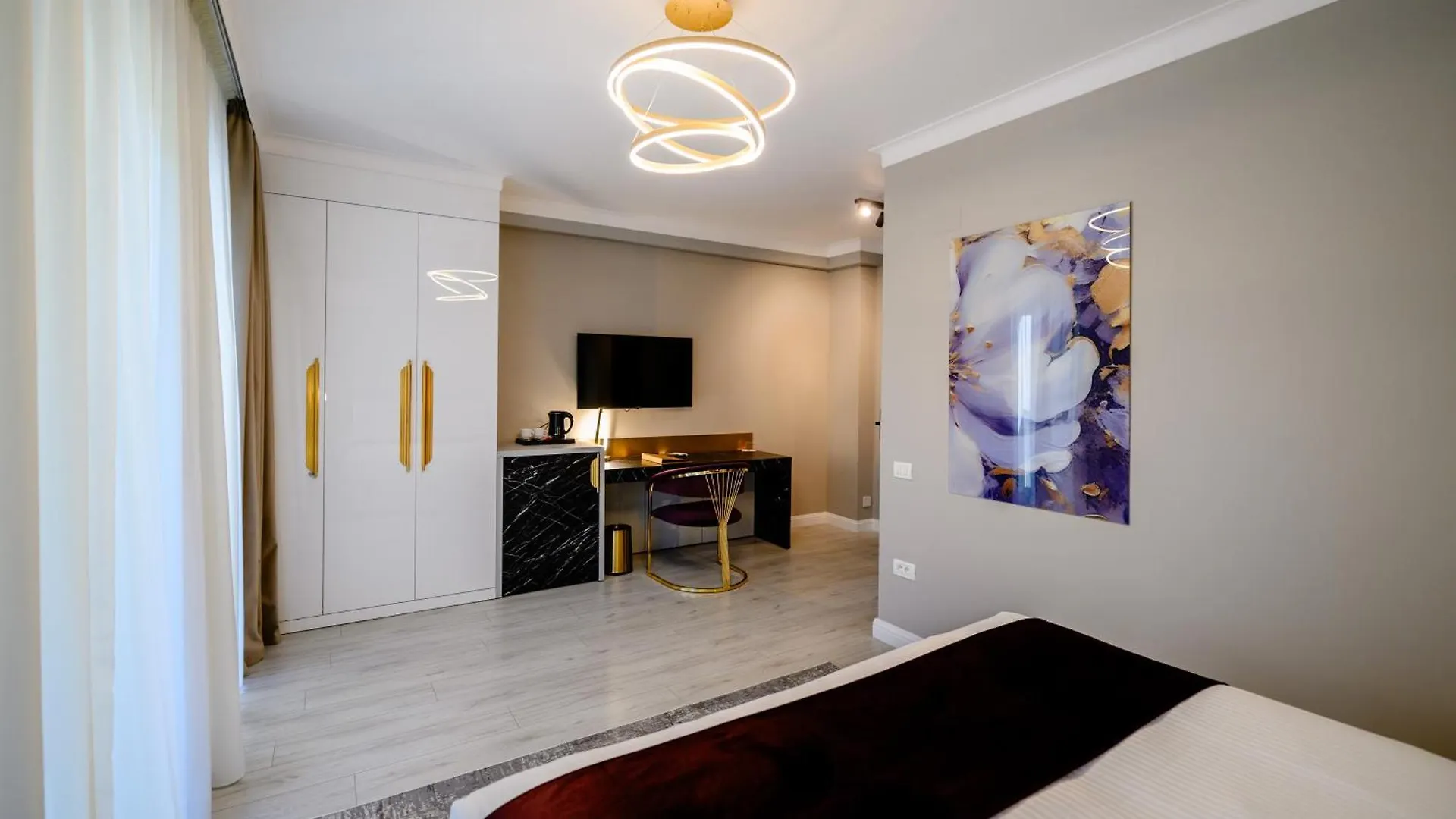 Elitte Inn & Suites Roşu
