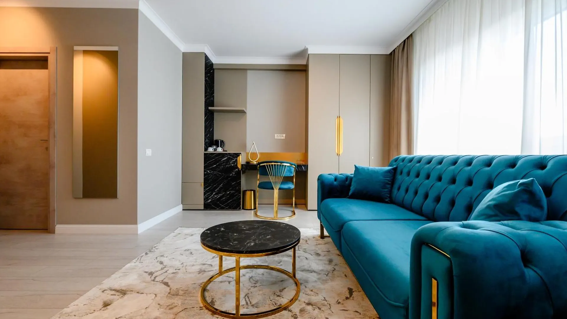 Elitte Inn & Suites Roşu 3*,