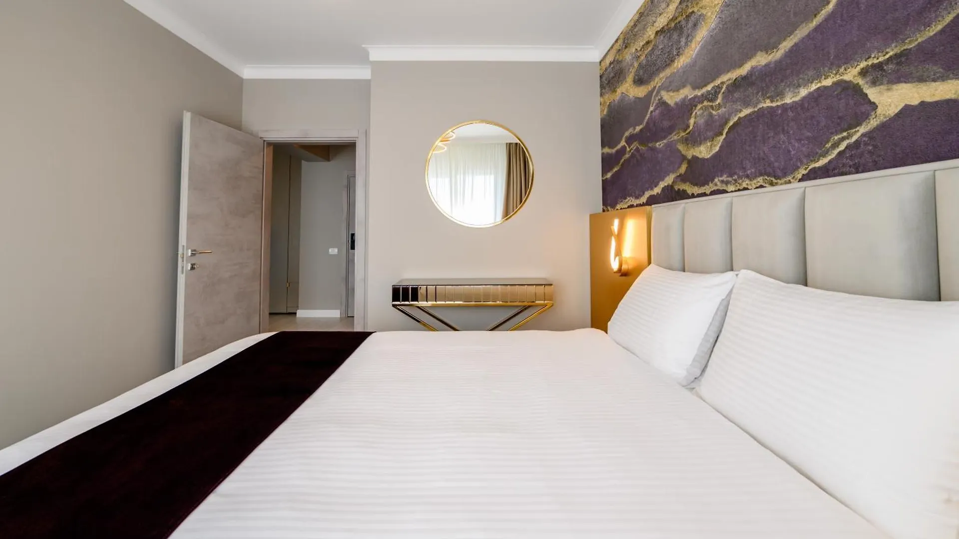 Elitte Inn & Suites Roşu 3*,